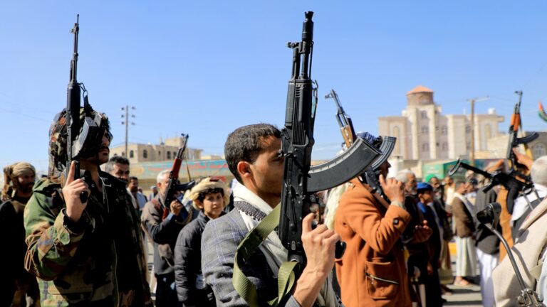 تداول فيديو لانشقاق مقاتلين حوثيين في الجوف.. توضيح حول صحتها