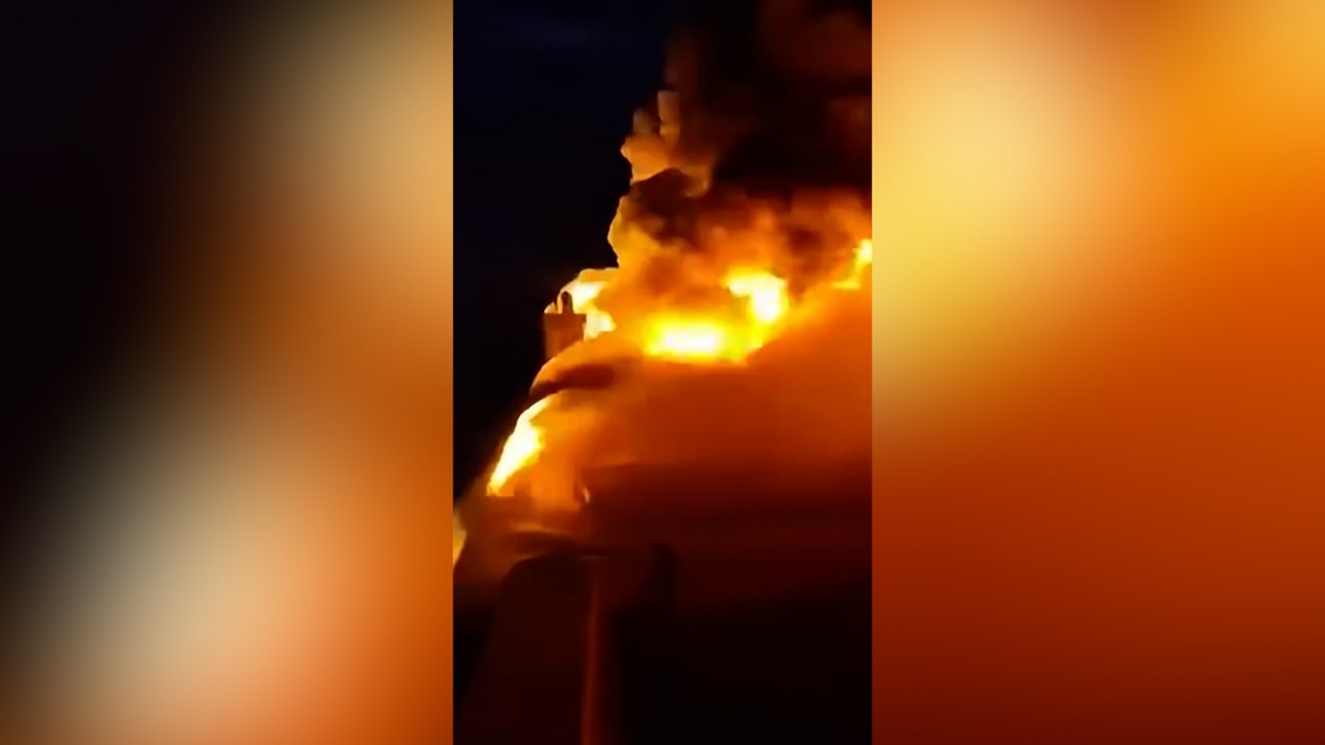 حريق هائل يلتهم عبّارة سياحية قبالة الفلبين والعشرات مفقودون