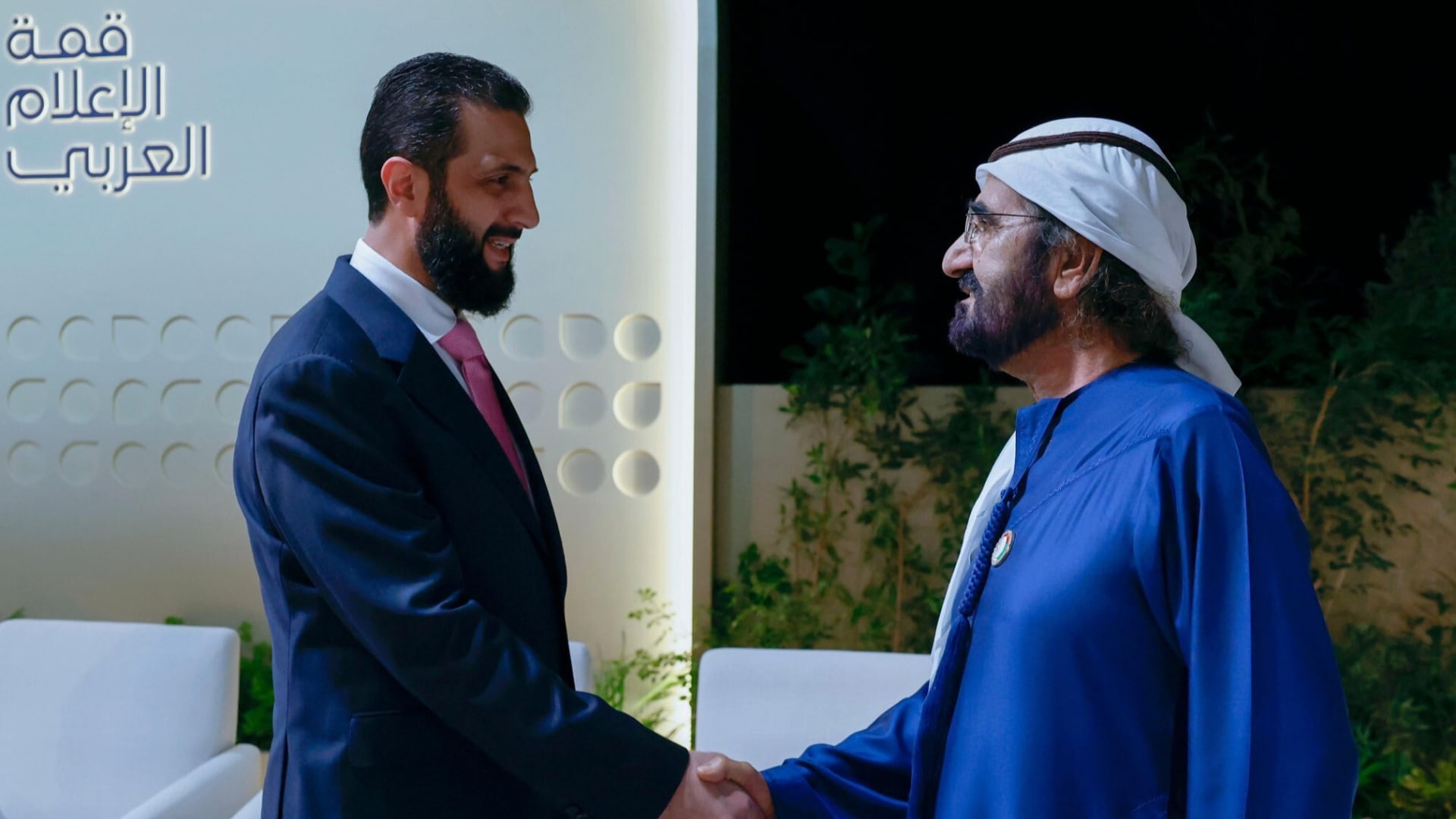 محمد بن راشد يؤكد علاقات المحبة والصداقة بين الإمارات وسوريا بعد لقاء أحمد الشرع