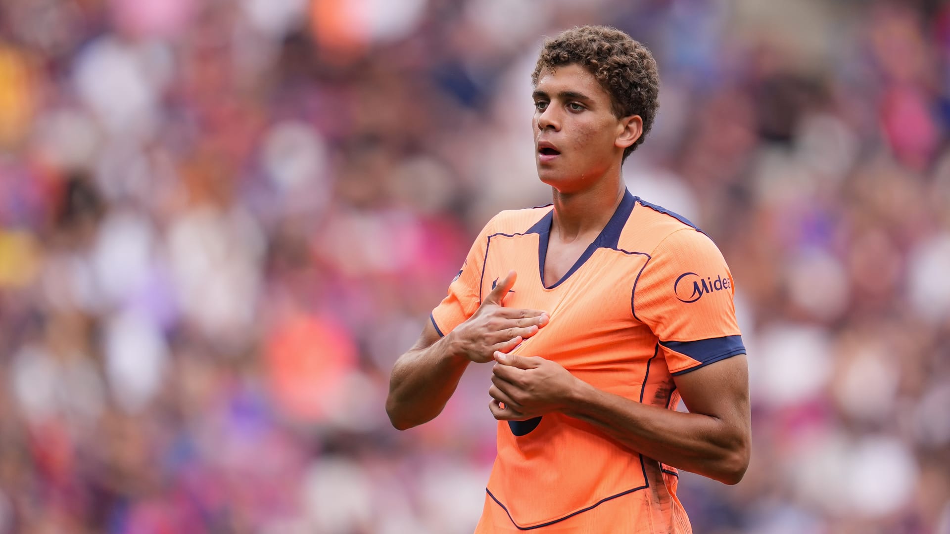 برشلونة ينشر صورة تجديد عقد حمزة عبد الكريم ويشارك أول تعليق من اللاعب