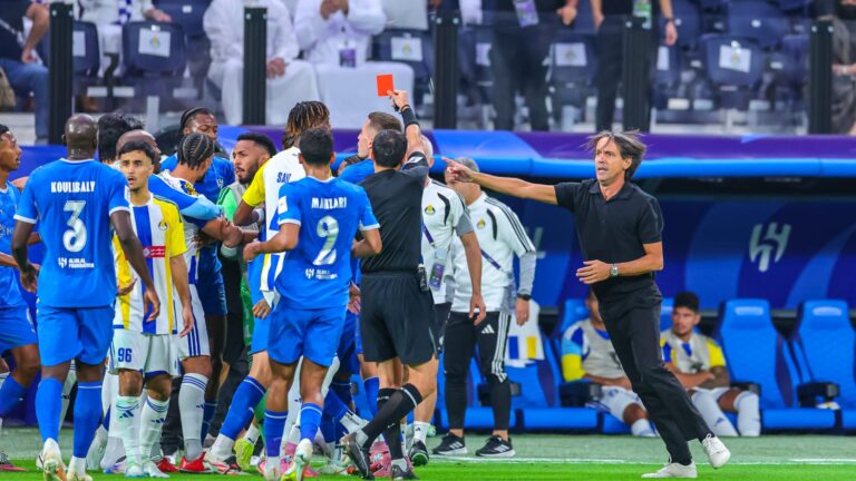 مشاجرة عنيفة بين لاعبي الهلال والغرافة في دوري أبطال آسيا للنخبة