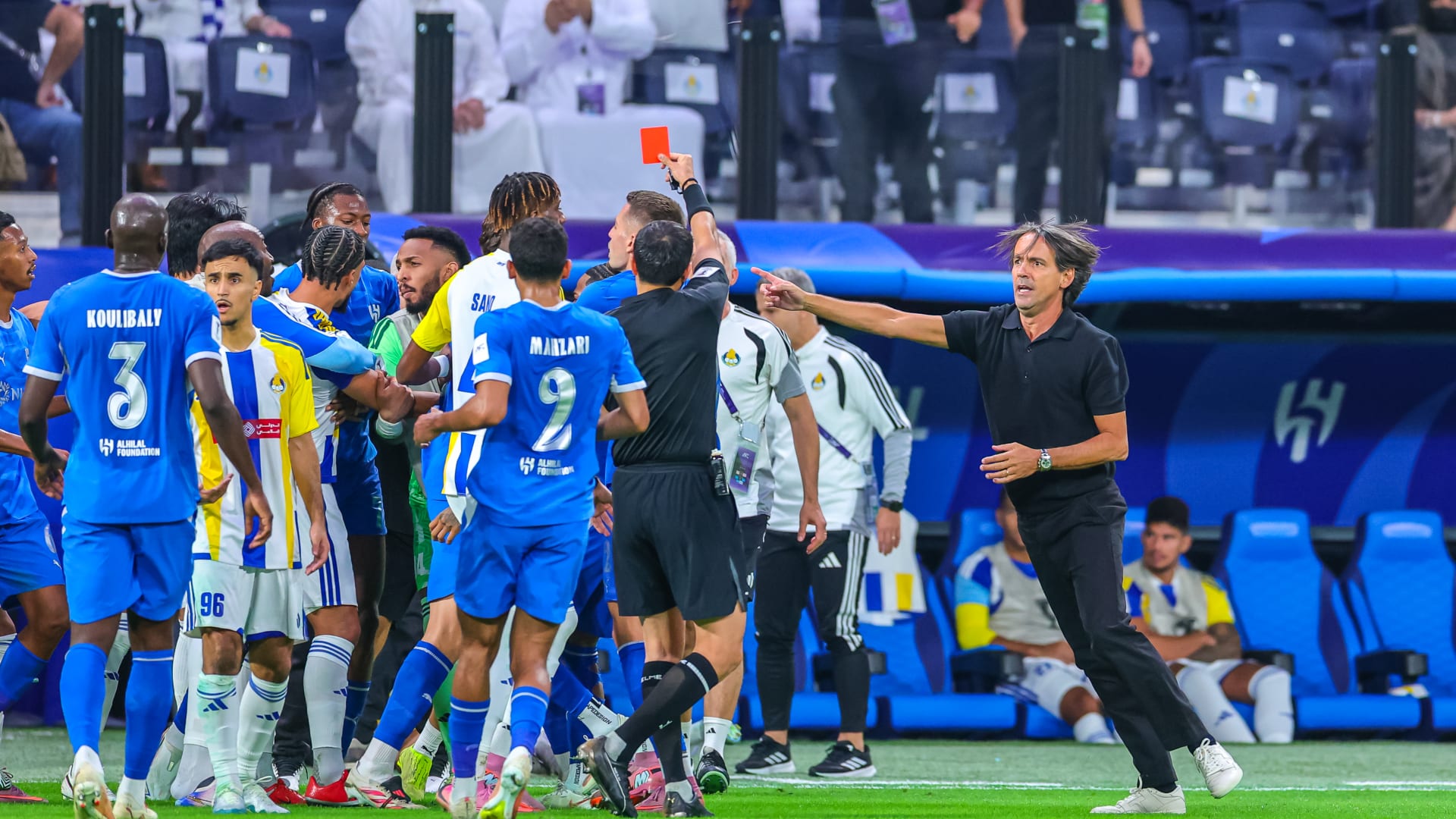 مشاجرة عنيفة بين لاعبي الهلال والغرافة في دوري أبطال آسيا للنخبة