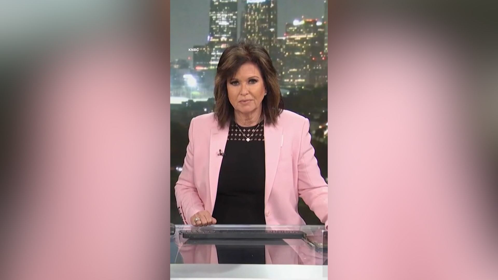 مذيعة KNBC تُظهر رد فعل مباشر بعد تحطم مروحية المحطة ومقتل ثلاثة أشخاص