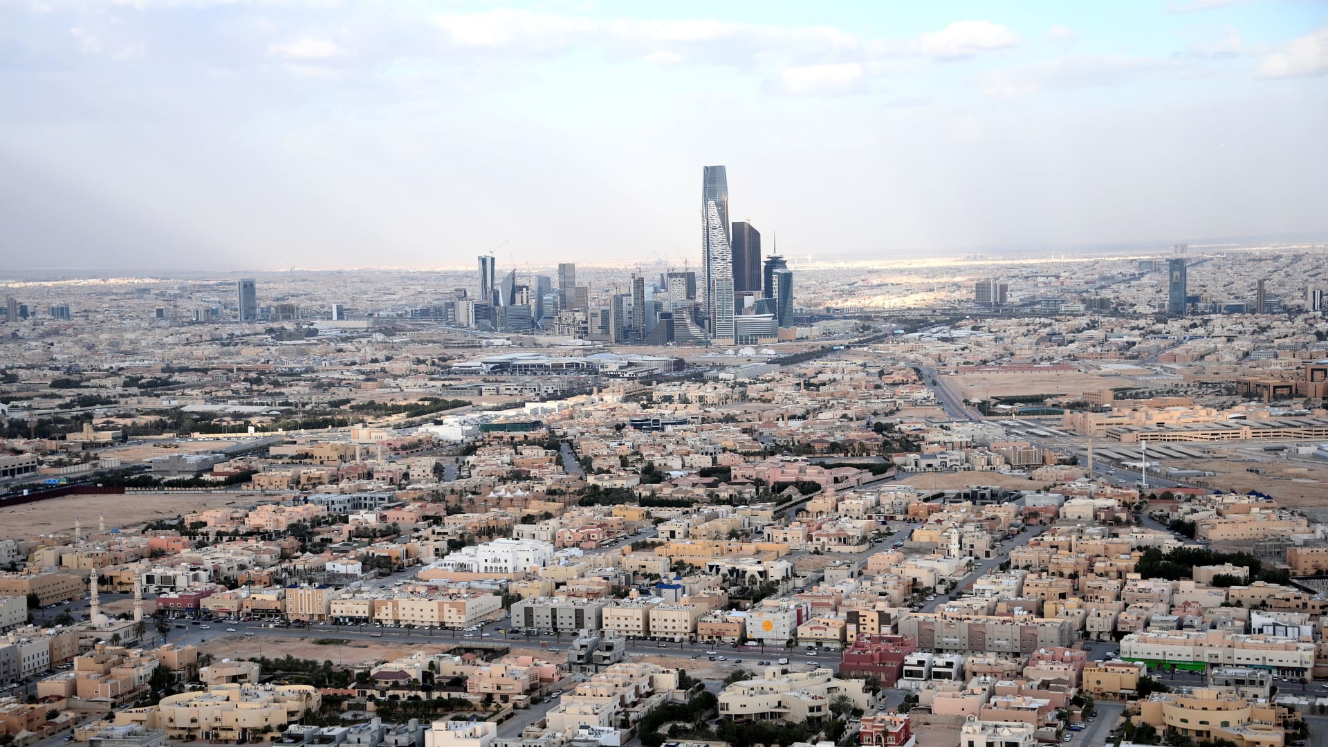 حقيقة الفيديو المتداول حول هجوم حوثي مزعوم على مطار الرياض