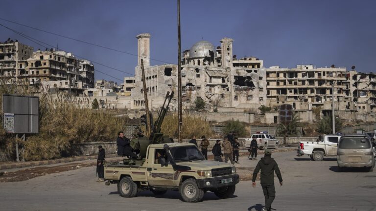 انفجار في موقع للجيش السوري بحلب والسلطات تحذر السكان من الخروج