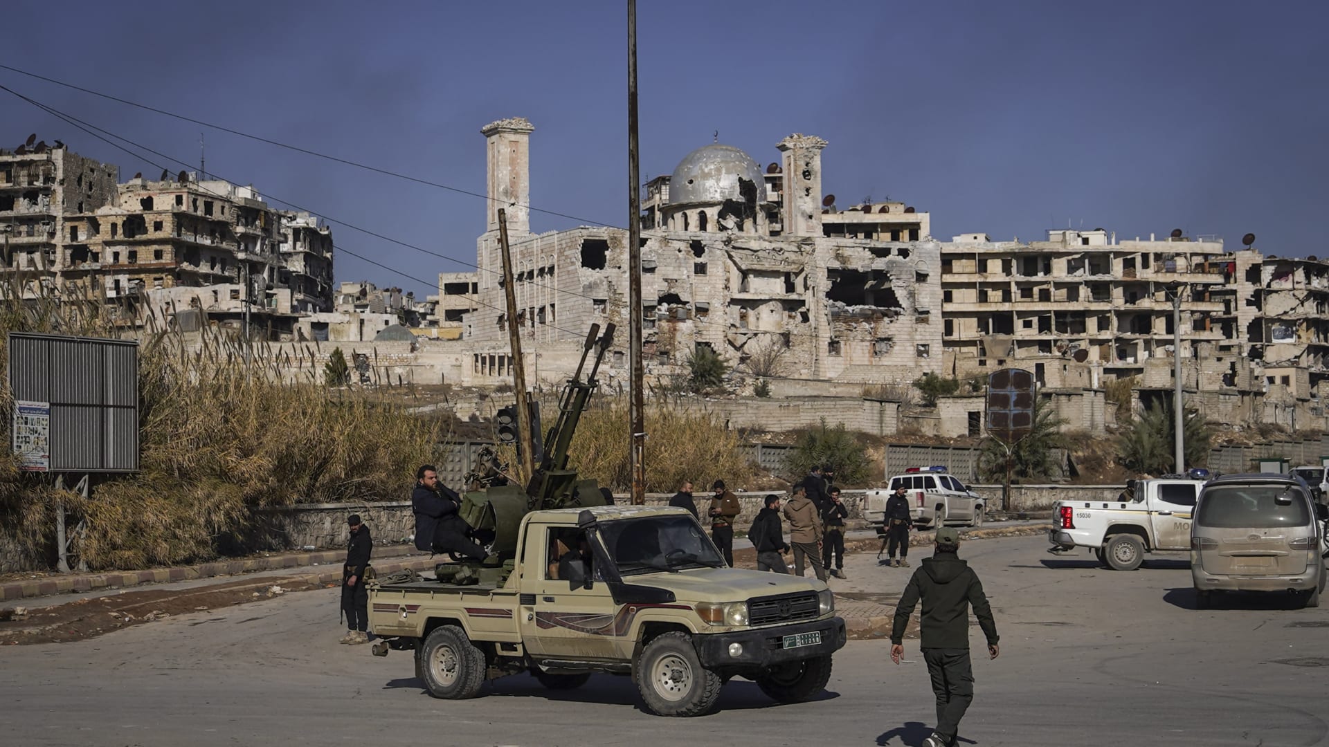 انفجار في موقع للجيش السوري بحلب والسلطات تحذر السكان من الخروج