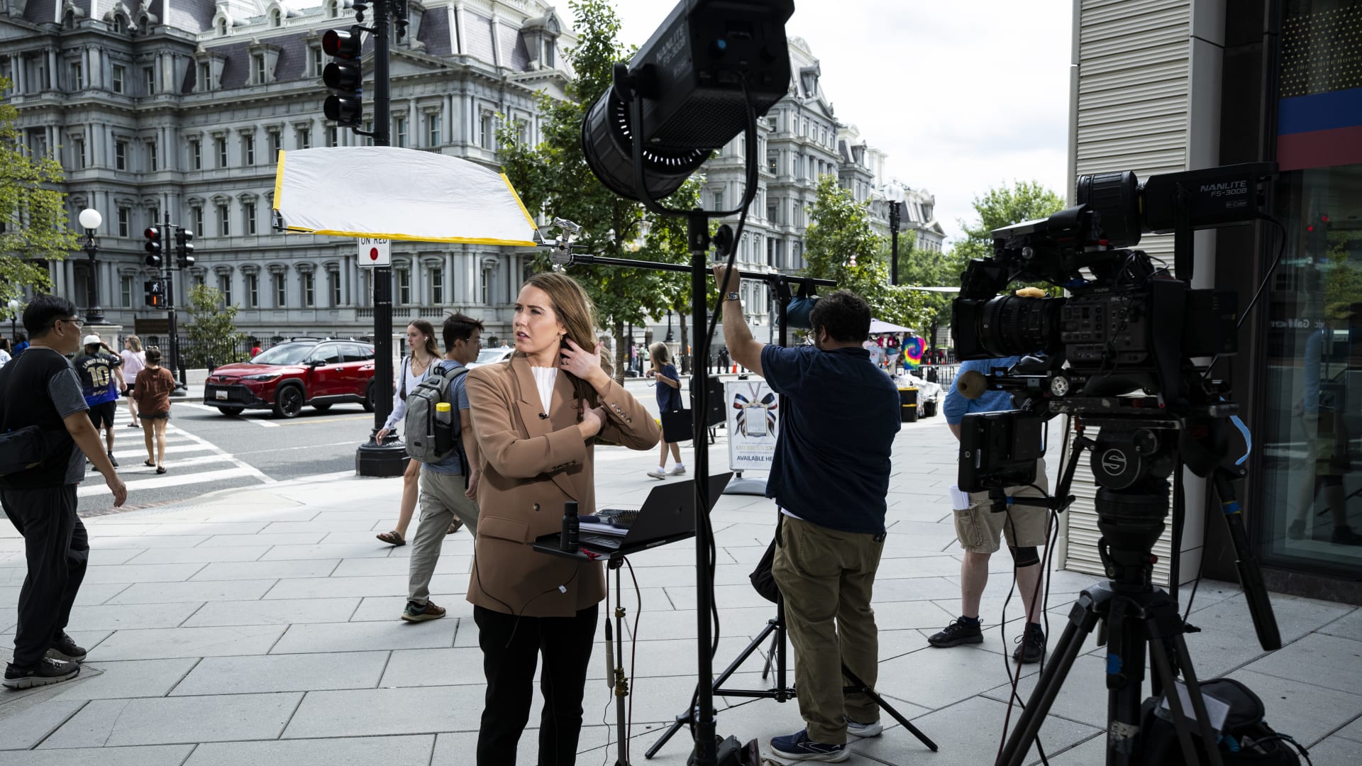 البيت الأبيض يستبعد CNN من التغطية التلفزيونية المشتركة amid تصاعد حظر ترامب للإعلام