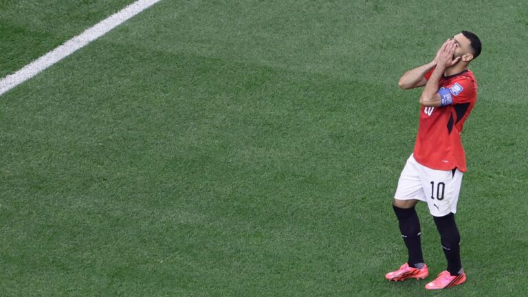 محمد صلاح يتصرف بعد تعادل منتخب مصر مع أنجولا في التصفيات المؤهلة لأمم إفريقيا