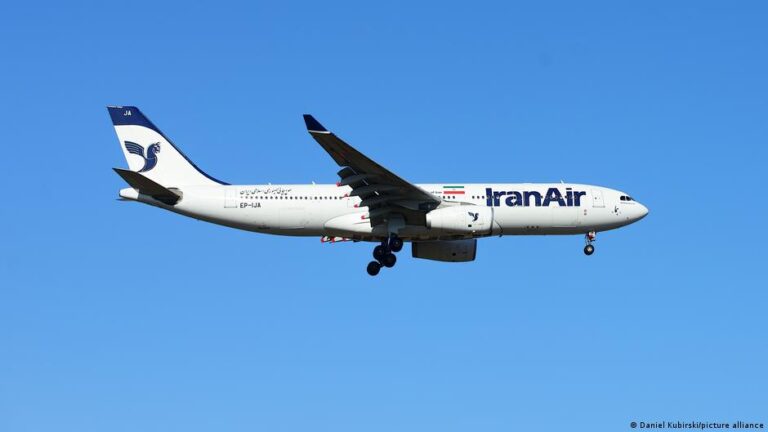 إيران تهدد بإغلاق المجال الجوي لجيرانها رداً على العقوبات الأمريكية على طيرانها