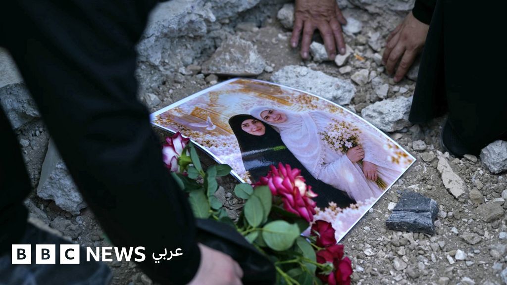 مقتل 12 في غارات إسرائيلية على جنوب لبنان وتصعيد يهدد وقف إطلاق النار