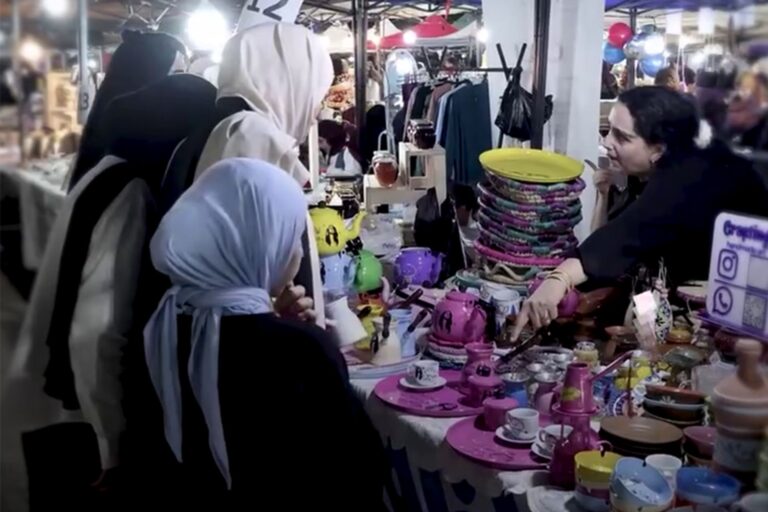 مهرجان في الضاحية الجنوبية يعيد الحياة وسط الدمار والدموع
