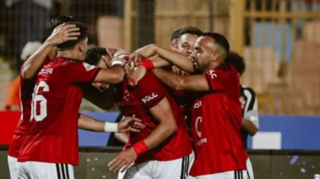 الأهلي يتصدر مؤقتًا الدوري المصري بعد فوزه على أبو قير للأسمدة