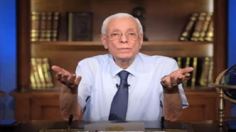 الطبيب حسام موافي يقترح رفع سن المعاش إلى 65 أو 70 عاماً أو ربطه بالفحص الطبي