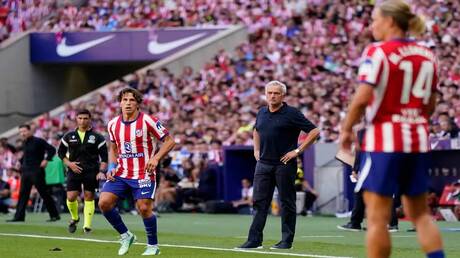 جدل واسع بعد رفع مورينيو لشعار أتلتيكو مدريد عقب ديربي العاصمة