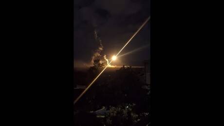 الجيش الإسرائيلي يشن غارات وقصف مدفعي وتوغلًا في جنوب لبنان رداً على إطلاق مسيرة مفخخة