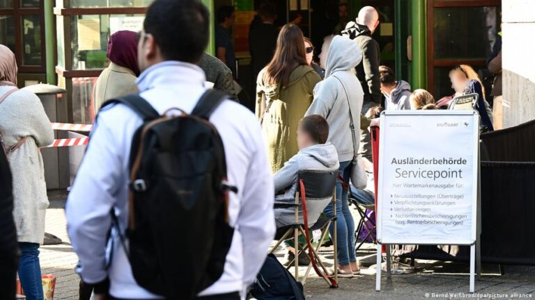 DW تكشف: مخاوف حقيقية وسط مهاجرين في ألمانيا مع تصاعد تأثير حزب البديل