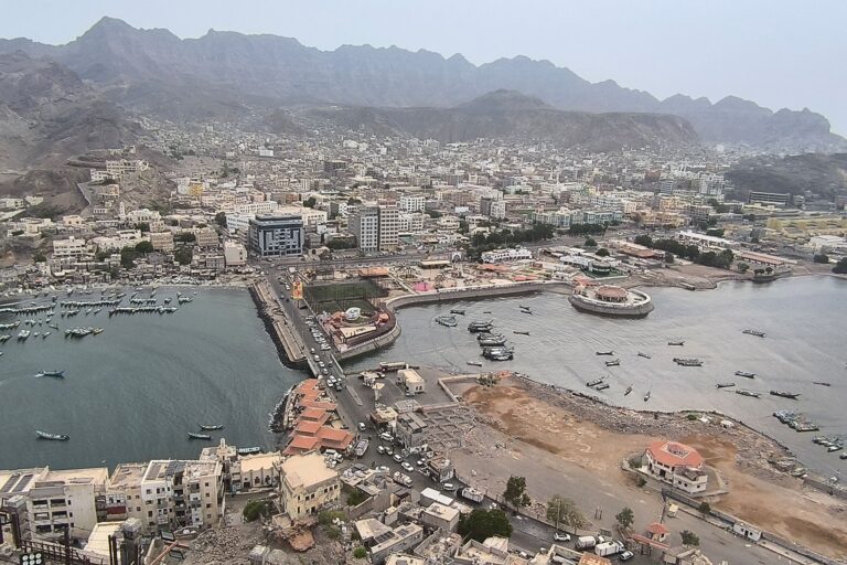 اليمن.. إحباط مخطط إرهابي لاستهداف عدن وتحركات إيرانية في باب المندب