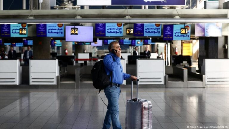 العقوبات الأمريكية تشل حركة مطارات إيران وتوقف الرحلات الجوية الخارجية