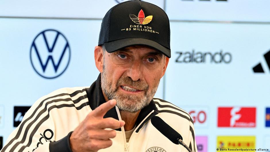 كلوب يدشن عهده مع منتخب ألمانيا ويؤكد على أهمية الاعتزاز الوطني المفتوح