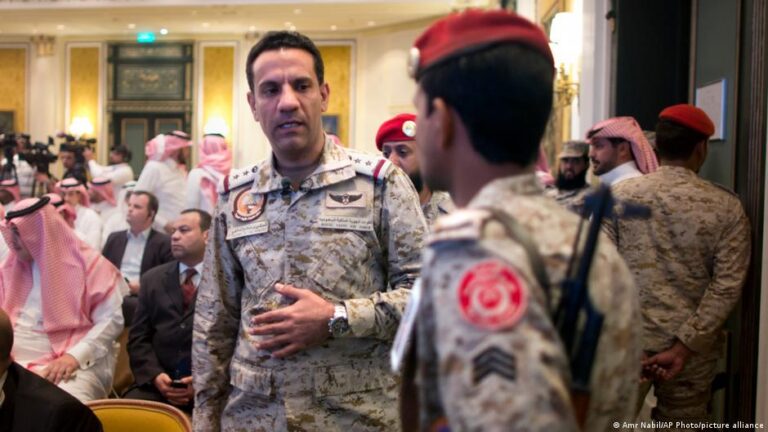 السعودية تحشد مع تركيا وباكستان لمواجهة الحوثيين وطهران تنأى بنفسها amid تصاعد التوترات الإقليمية