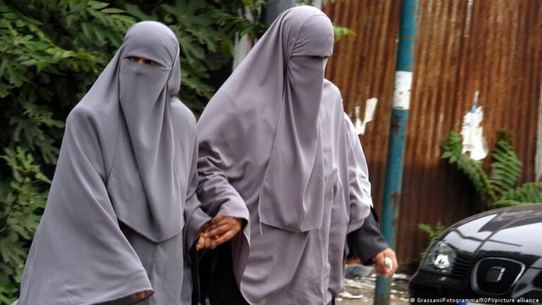 مدينة لاردة الإسبانية تعيد حظر ارتداء النقاب والبرقع مع فرض غرامات تصل إلى 750 يورو