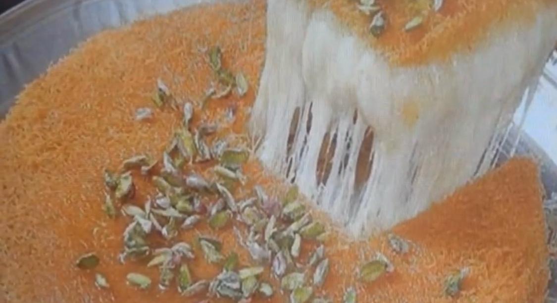 فيديوهات سعودية تعيد فتح ملف تاريخ الكنافة النابلسية وتسلّط الضوء على رواية عائلة أبو سير الشهرانية