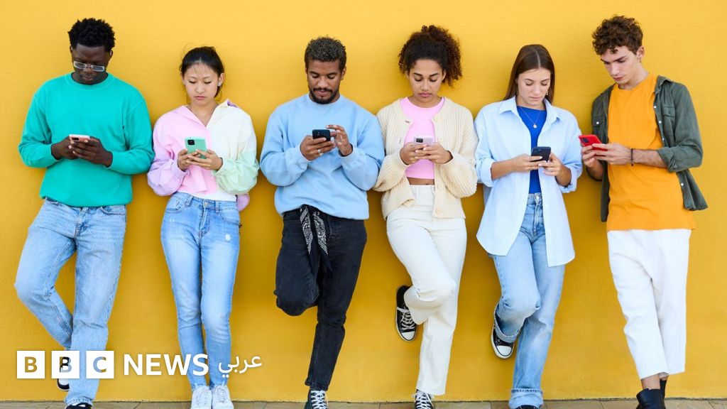 تأثير التصفح اللانهائي للمقاطع القصيرة على ذاكرة الشباب وانتباههم: بين الأدلة والتساؤلات