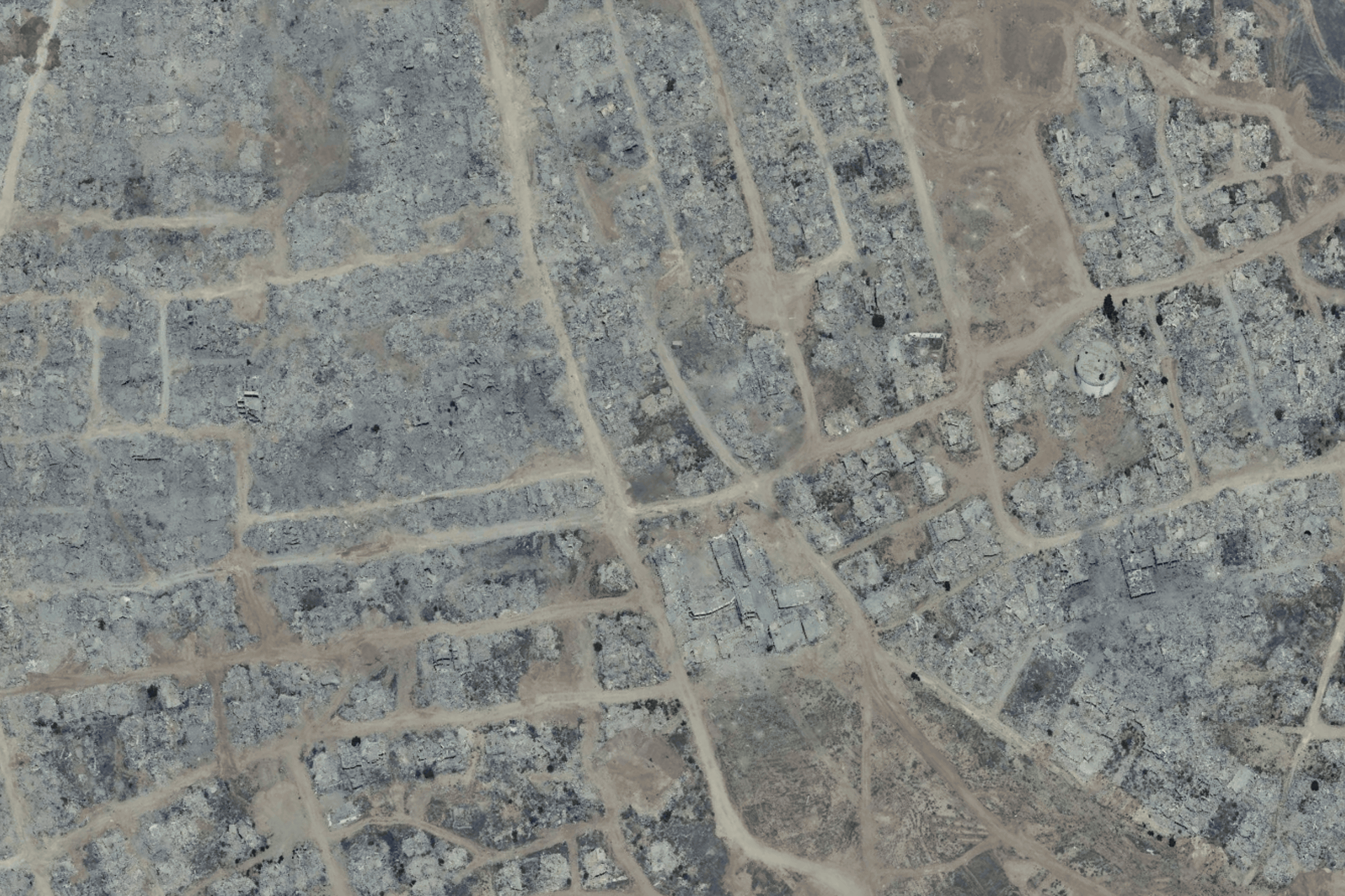 صور فضائية إسرائيلية تكشف الدمار ونقاط التمركز العسكري في شمال غزة بعد رفع الحجب