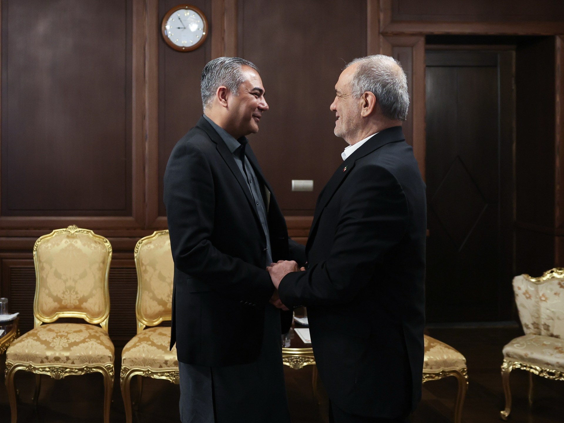 إيران تنفي تسلم رسائل أمريكية وتؤكد شروطها مع اقتراب زيارة وزير الداخلية الباكستاني لطهران