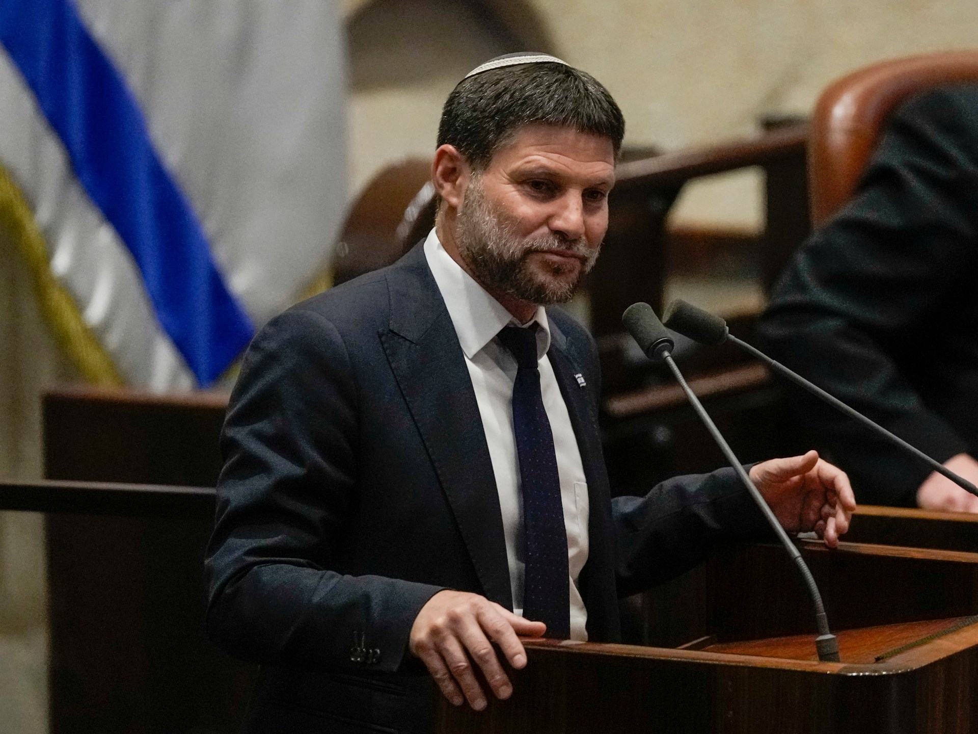 سموتريتش يدعو إلى حرب وتفكيك السلطة الفلسطينية بالضفة الغربية ويؤكد تعزيز الاستيطان