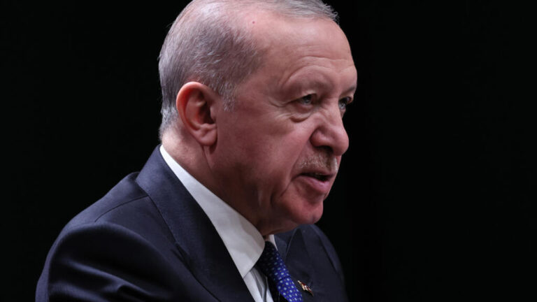 الرئيس التركي إردوغان يعلن عزمه الترشح لولاية رئاسية جديدة في انتخابات مبكرة عام 2028
