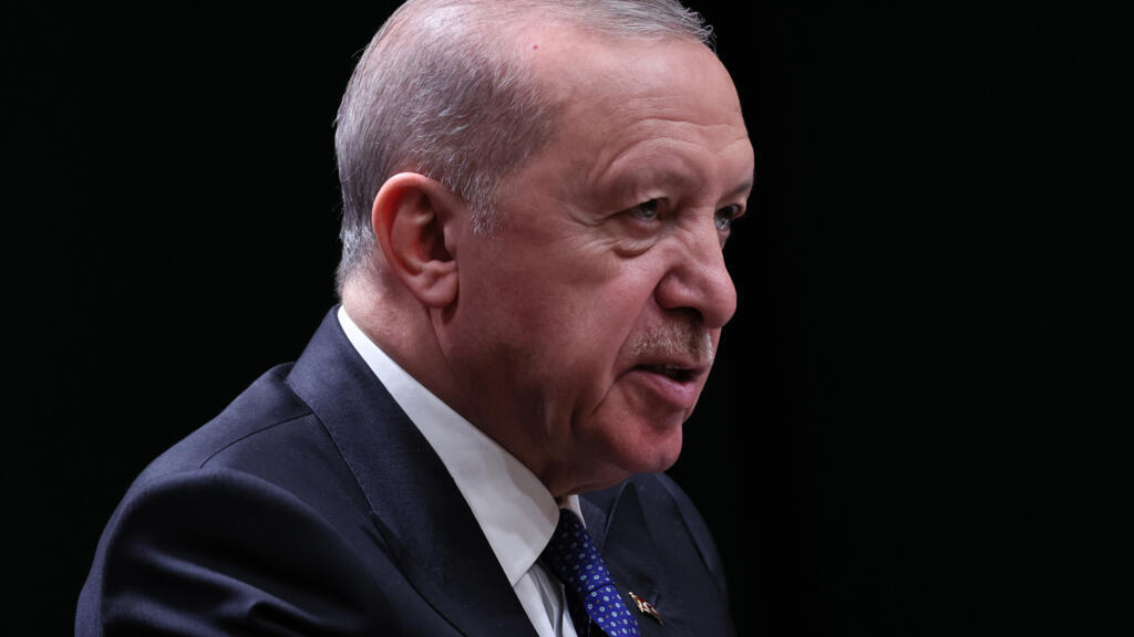 الرئيس التركي إردوغان يعلن عزمه الترشح لولاية رئاسية جديدة في انتخابات مبكرة عام 2028