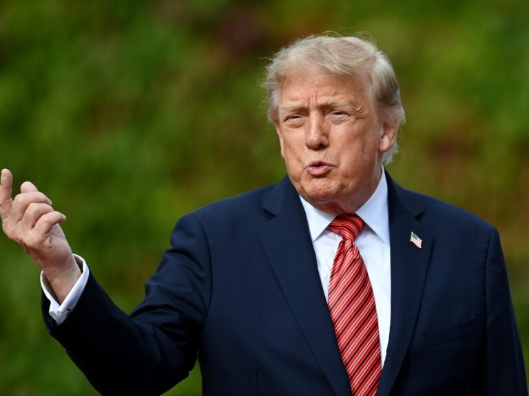 ترمب يهاجم مساعي انضمام كندا للاتحاد الأوروبي ويهدد برسوم جمركية إضافية