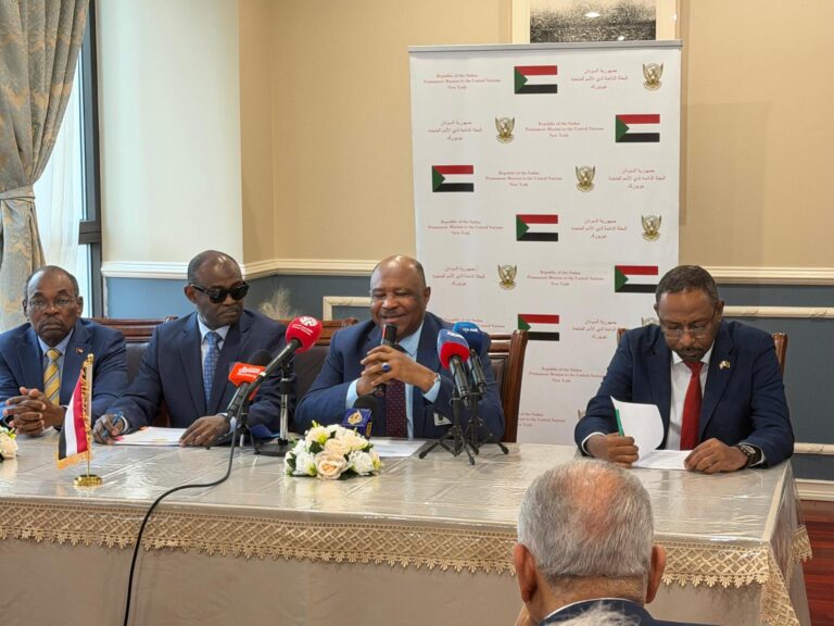 وزير الخارجية السوداني يؤكد استعداد الخرطوم للحوار ويعارض الحلول الخارجية في حل الأزمة