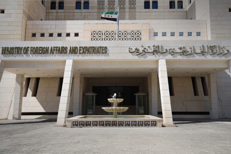دمشق تشترط مراجعة سياسات طهران واحترام سيادتها لبناء علاقات جديدة