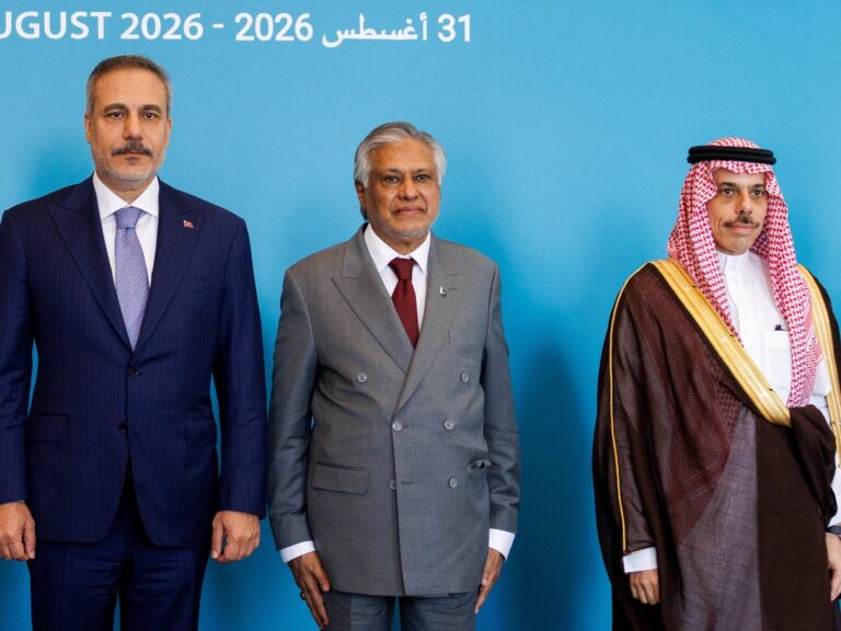 وزراء خارجية السعودية وتركيا وباكستان يناقشون ترتيبات اجتماع عاجل لرؤساء الأركان لدعم اتفاقية مكة الدفاعية