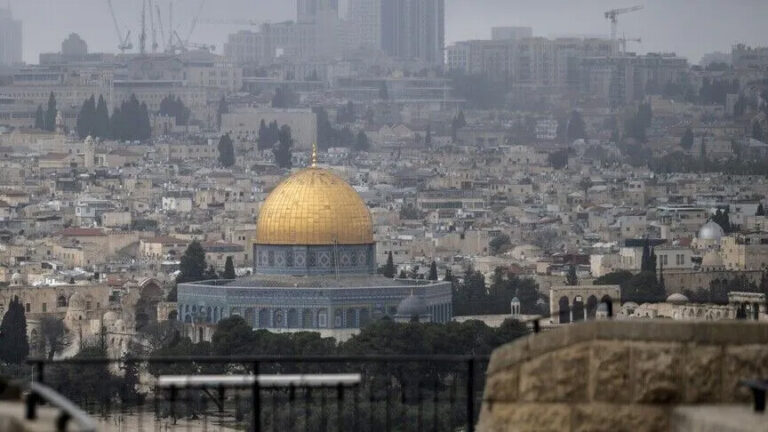 إسرائيل تجبر فلسطينيين على إغلاق محالهم في القدس لإقامة صلوات يهودية خلال عيد العرش