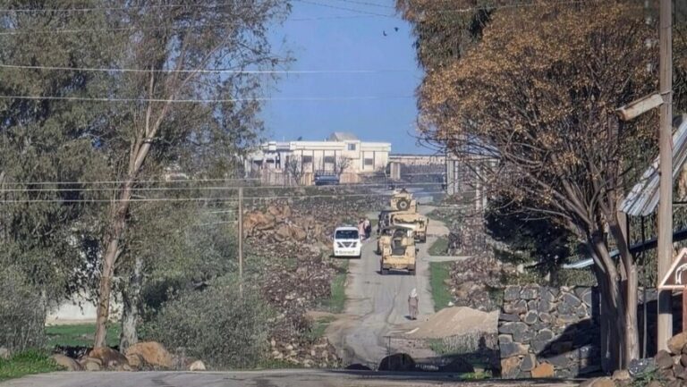 قوات إسرائيل تقصف أراضي زراعية في ريف القنيطرة الجنوبي بسوريا