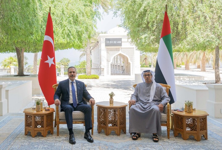 وفد تركي رفيع يبحث مع رئيس الإمارات تعزيز العلاقات الثنائية وقضايا إقليمية مهمة