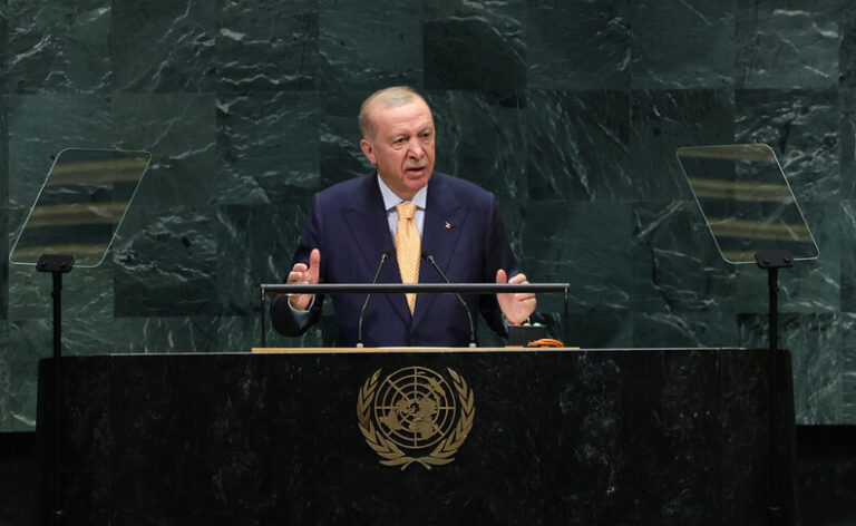 أردوغان يبرز دور “حلف مكة” في تعزيز التضامن وحل مشكلات المنطقة من الداخل