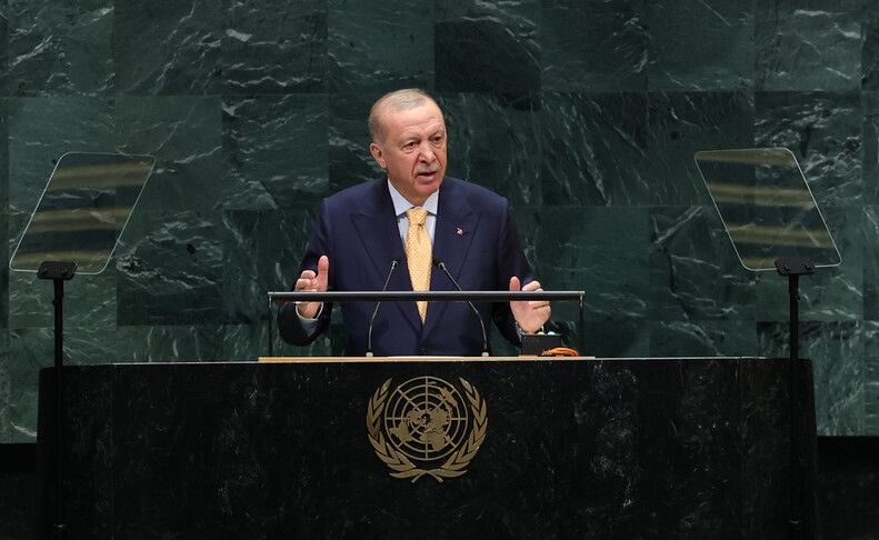 أردوغان يبرز دور “حلف مكة” في تعزيز التضامن وحل مشكلات المنطقة من الداخل