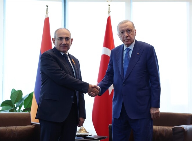 الرئيس أردوغان يلتقي رئيس الوزراء الأرميني نيكول باشينيان في نيويورك