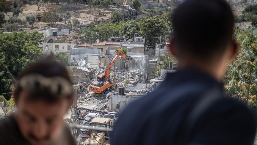 إسرائيل تُخطر بهدم 5 منازل فلسطينية شمال القدس خلال أيام