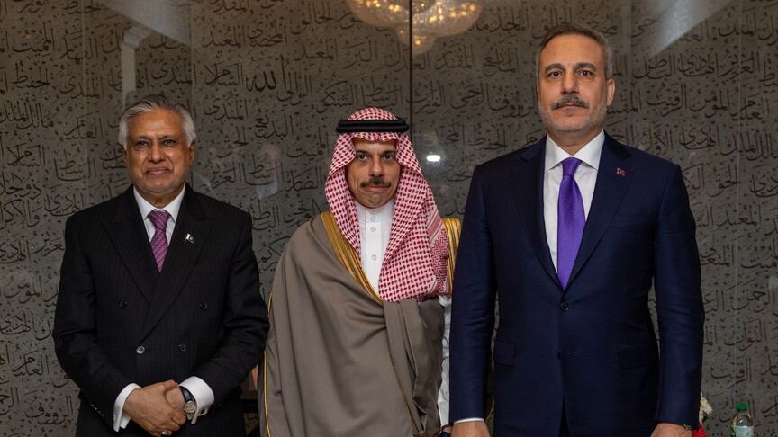 في دان يبحث مع وزيري خارجية السعودية وباكستان تعزيز مأسسة “حلف مكة” الدفاعي