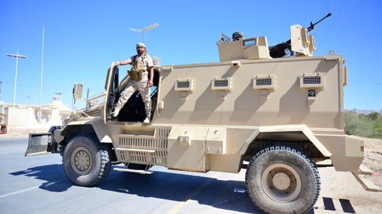 الجيش اليمني يشن ضربات جوية ضد مواقع الحوثيين في تعز ومأرب