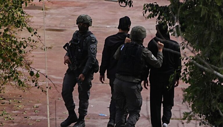 الجيش الإسرائيلي يشن اقتحامات واعتقالات في عدة مناطق بالضفة الغربية