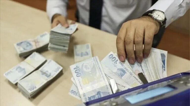 أسعار صرف العملات الرئيسية مقابل الليرة التركية في إسطنبول اليوم الاثنين
