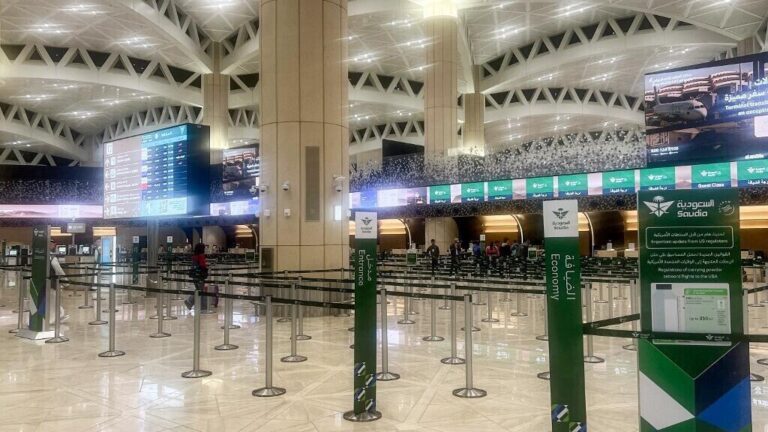 ترامب يندد بهجوم الحوثيين على مطار الملك خالد الدولي بالرياض ويؤكد رفضه