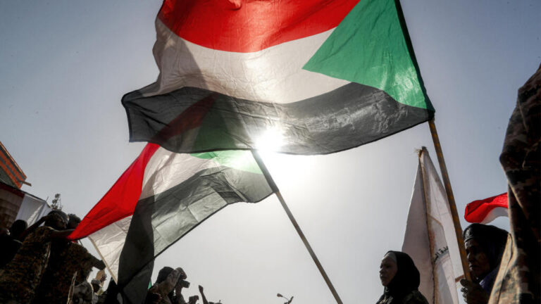 مئات القتلى في هجمات بمسيّرات على كردفان ودارفور والخرطوم بالسودان