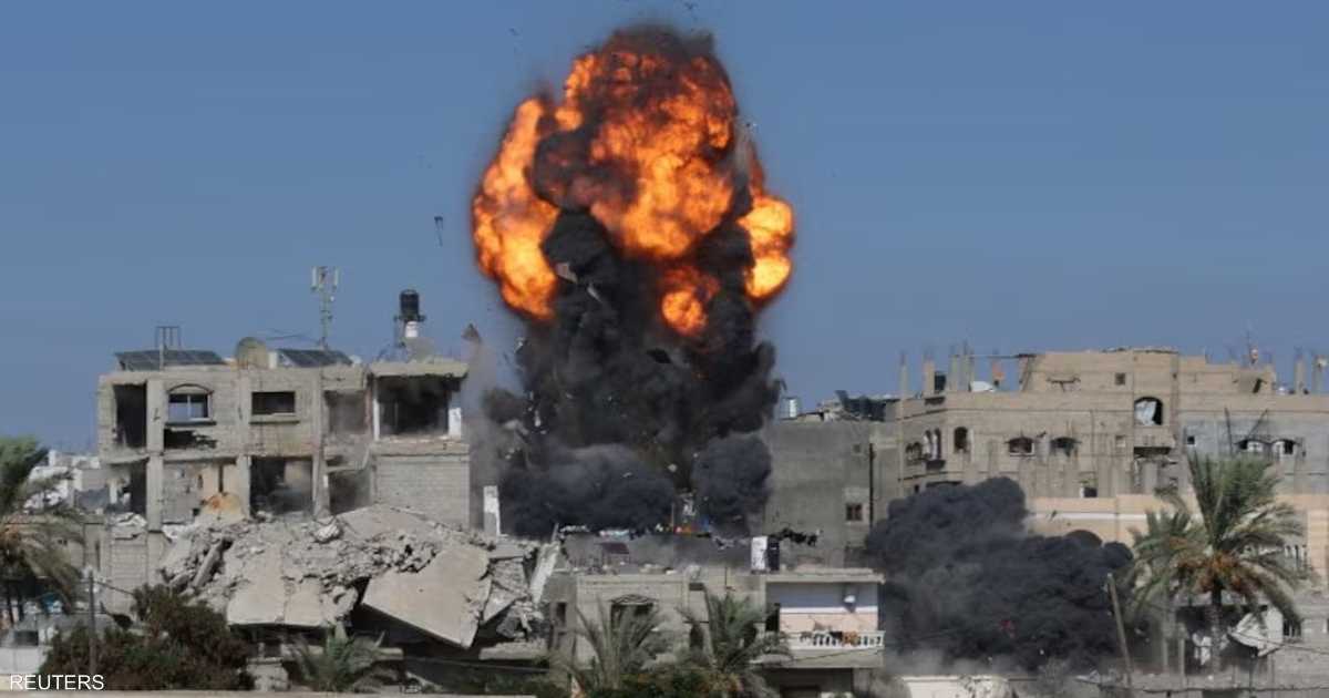 مقتل 5 فلسطينيين بينهم 4 نساء في غارة إسرائيلية تستهدف شقة غرب غزة
